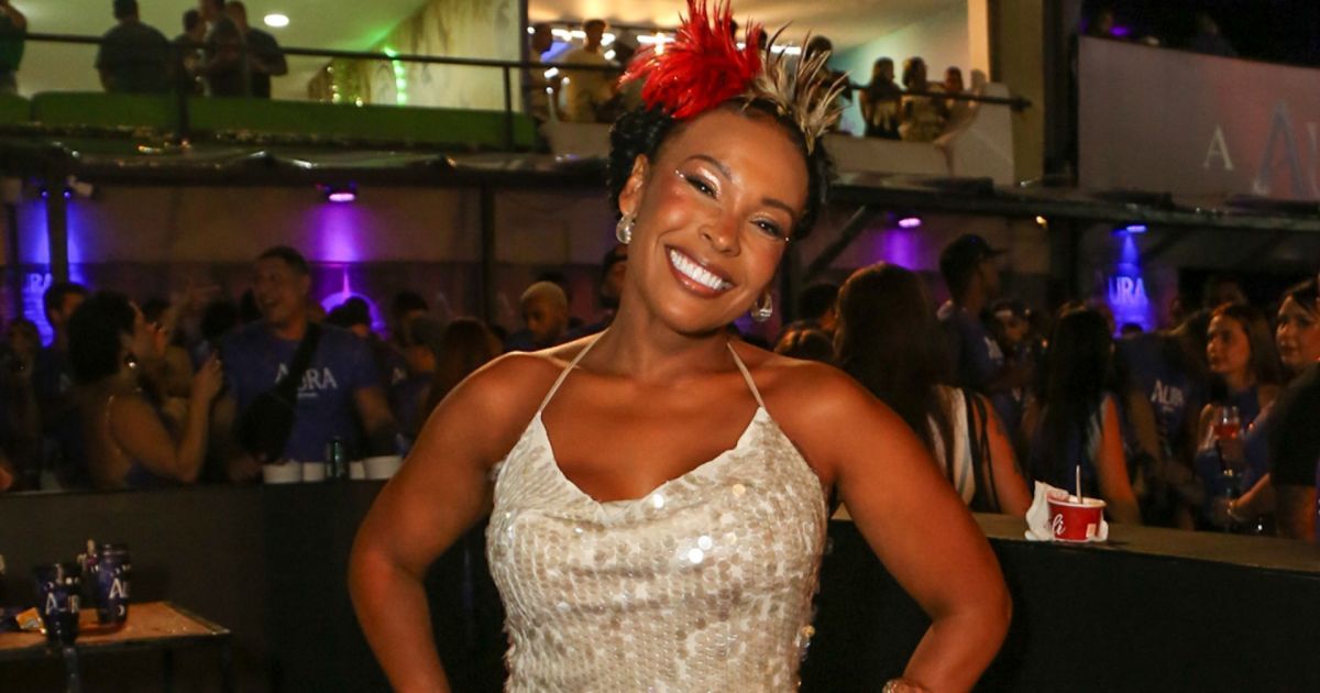 Soridente, ex-BBB Sol Vega curte Carnaval na Sapucaí Soridente, ex-BBB Sol Vega curte Carnaval na Sapucaí