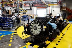 Produção industrial no Brasil cai 1,2% em dezembro, mostra IBGE