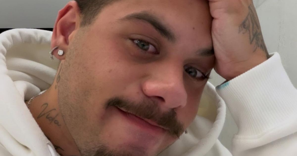 Zé Felipe chora ao falar de saudade dos filhos: “Saudade pesa”