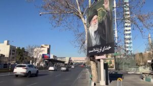 Iranianos se despedirão de Ali Khamenei durante cerimônia em Teerã