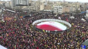 Iranianos protestam em apoio ao regime e à Palestina em meio a ataques