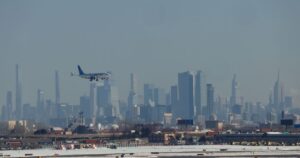Aviões quase colidem durante pouso em aeroporto de Nova Jersey, nos EUA