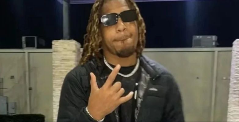 Craque do futebol americano morre baleado ao tentar separar briga em bar