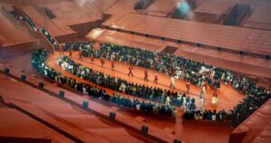 Em Paris, Lacoste transforma icônica quadra de tênis em passarela de luxo