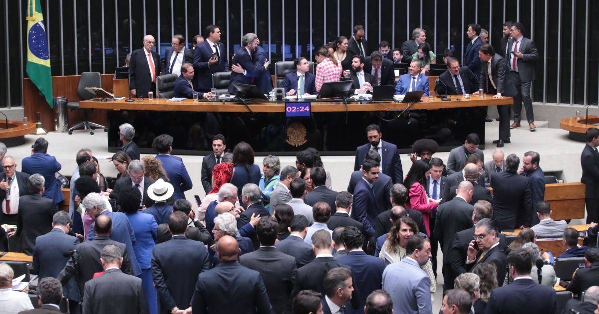 Câmara aprova projeto que tipifica crime de desaparecimento forçado Câmara aprova projeto que tipifica crime de desaparecimento forçado