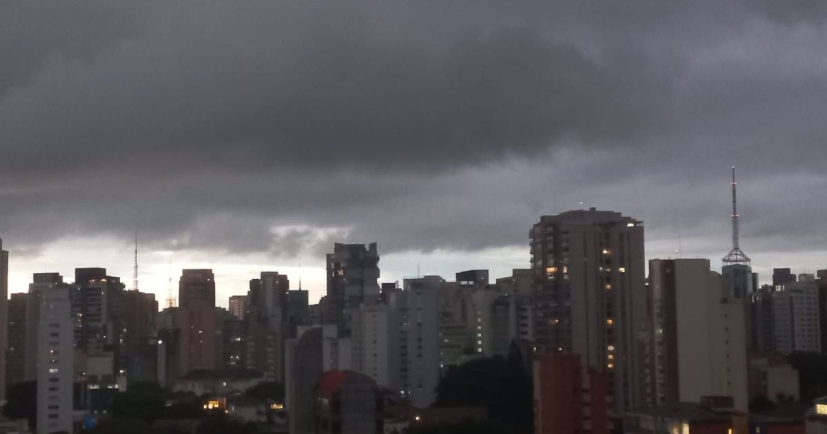 Frente fria derruba temperaturas e chuvas devem persistir no Sul e Sudeste