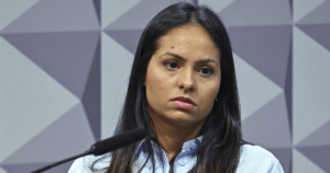 Após alerta, secretária rebate relator na CPMI: “vou falar minha verdade”