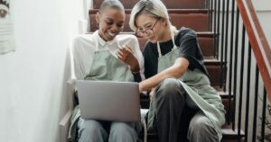 Conheça 6 iniciativas que apoiam mulheres na tecnologia