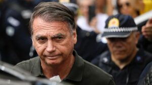Médicos especializados apontam riscos em casos como o de Bolsonaro
