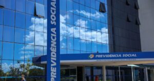 INSS paga primeira parcela do 13º salário nesta sexta-feira; confira datas