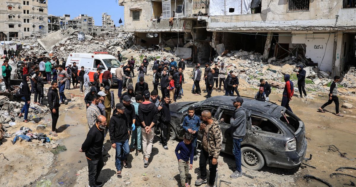 Disparos matam 11 pessoas em Gaza, incluindo duas crianças, dizem médicos Disparos matam 11 pessoas em Gaza, incluindo duas crianças, dizem médicos