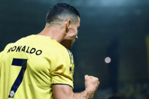 Cristiano Ronaldo brilha, Al Nassr goleia e dispara na liderança do Saudita