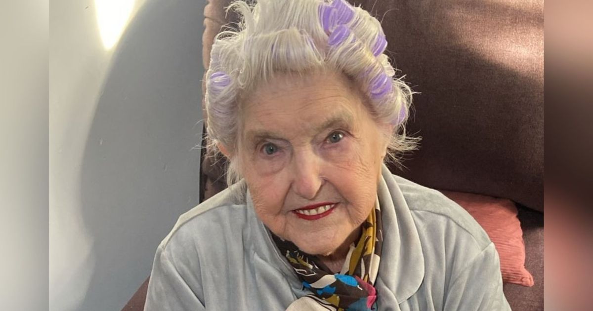 Influenciadora Estelinha Bezerra, a “Rainha do Batom”, morre aos 96 anos Influenciadora Estelinha Bezerra, a “Rainha do Batom”, morre aos 96 anos