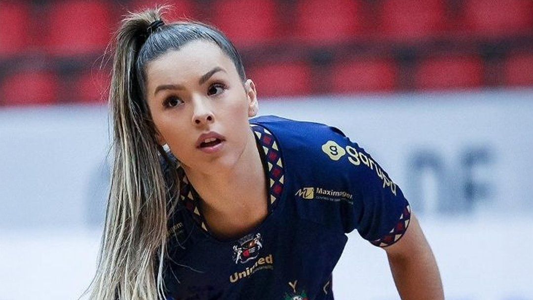 Jogadora expulsa por perfil 18+ denuncia: “Compravam meus nudes” Jogadora expulsa por perfil 18+ denuncia: “Compravam meus nudes”