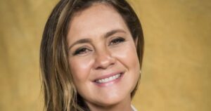 Adriana Esteves tem atitude em aeroporto exposta por mulher