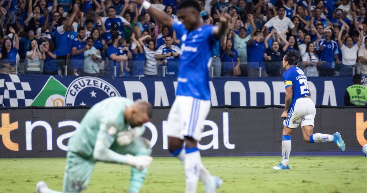 Cruzeiro vence Grêmio e deixa o Z4 do Brasileirão pela primeira vez no ano