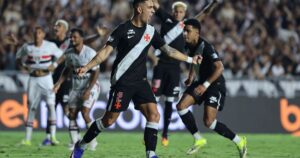 Brasileirão: Vasco vira sobre o São Paulo no fim e encerra jejum