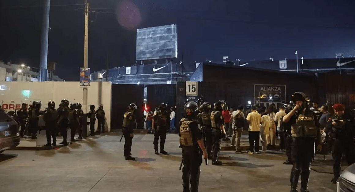 Desabamento de estrutura em estádio no Peru deixa um morto e 60 feridos