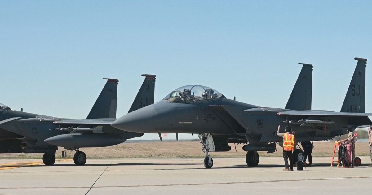 Piloto abatido escalou mais de dois mil metros de montanha, diz autoridade