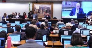 Fim de escala 6×1 avança, mas debate sobre custo e transição se intensifica