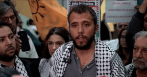 Ativista brasileiro chega a São Paulo após ser deportado por Israel