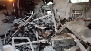 Atentado mata 12 policiais paquistaneses com carro-bomba e tiroteio