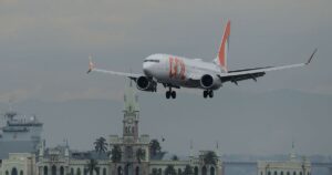 Principal item de custo do setor aéreo acumula alta de 100%, diz Abear