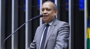 Carro do deputado Max Lemos é alvo de ataque a tiros em rodovia no RJ