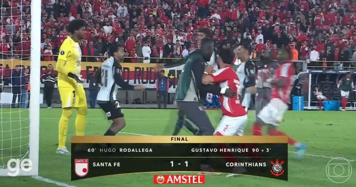 Hugo Souza é escoltado por Diniz em confusão em Santa Fe x Corinthians