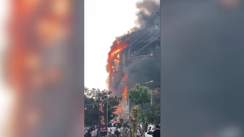 Incêndio em shopping na capital do Irã deixa oito mortos e 36 feridos