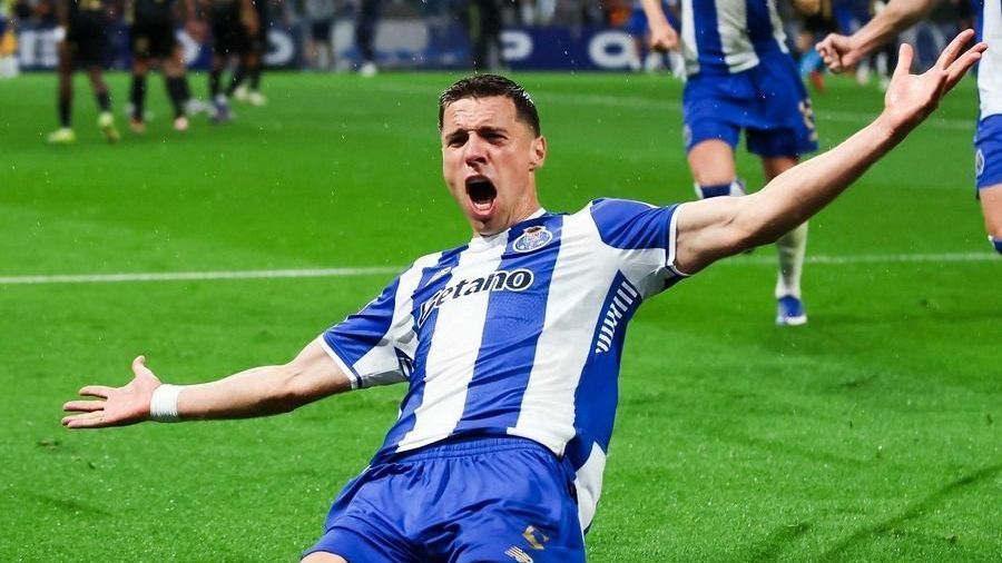 Polonês decide, Porto vence Alverca em casa e é campeão português