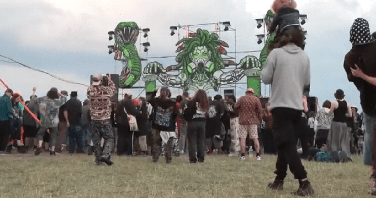 Rave ilegal na França reúne 20 mil pessoas em meio a risco de explosão