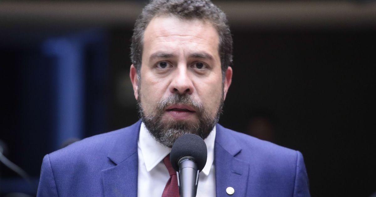 Áudio de Flávio a Vorcaro é “grave” e caso de cassação, diz Boulos
