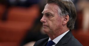 Bolsonaro evolui bem e tem previsão de alta na segunda-feira, diz médico