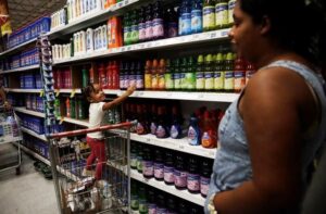 Quaest: Para 69%, preços dos alimentos subiram no último mês