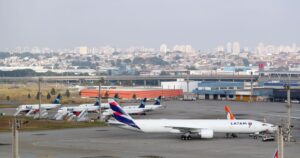 Estrangeiros operam 90% dos aeroportos em capitais; Infraero encolhe