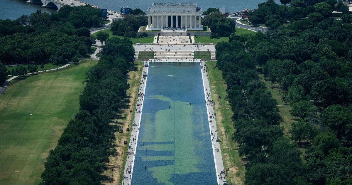 Sem provas, Trump alega que espelho d’água em Washington foi vandalizado Sem provas, Trump alega que espelho d’água em Washington foi vandalizado