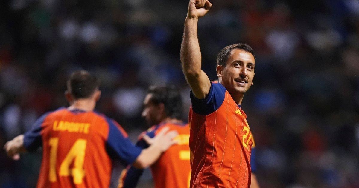 Espanha vence Peru e chega embalada para a Copa do Mundo Espanha vence Peru e chega embalada para a Copa do Mundo