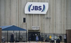 JBS suspenderá produção de cortes para a China em parte das plantas