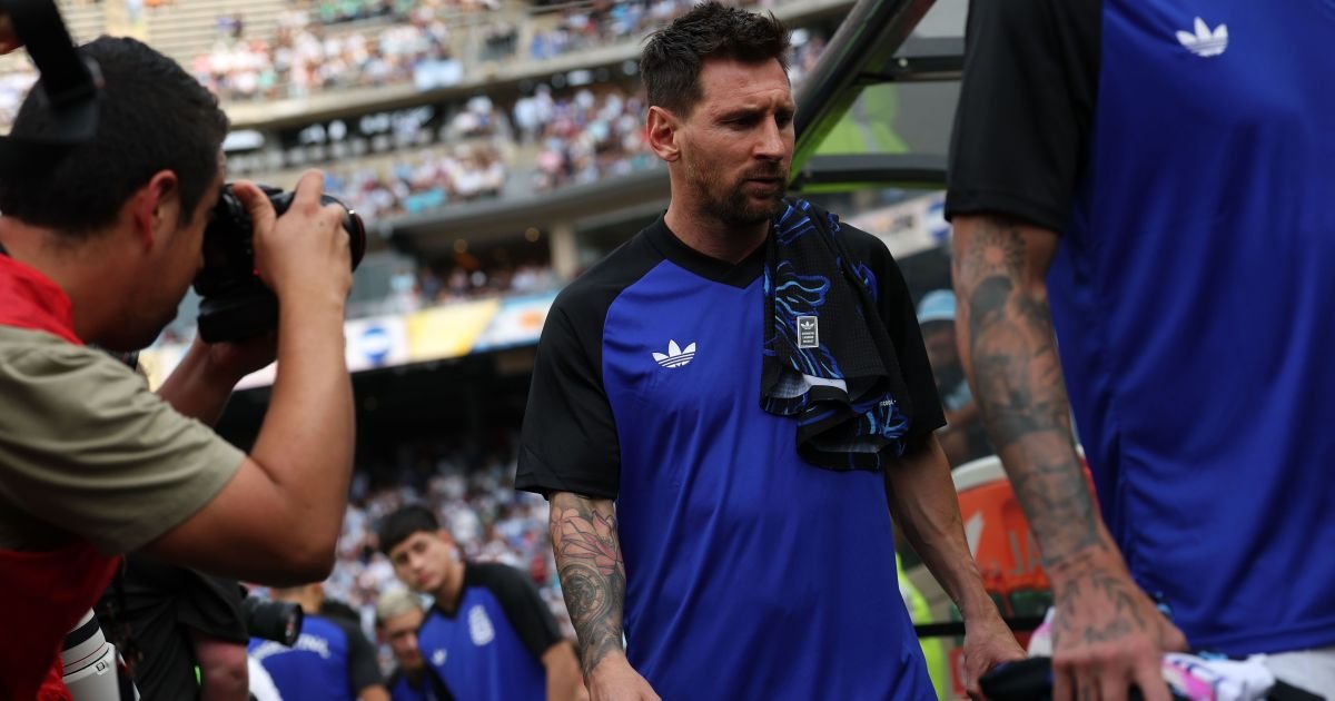 Messi evolui fisicamente e Argentina ganha reforços para estreia na Copa
