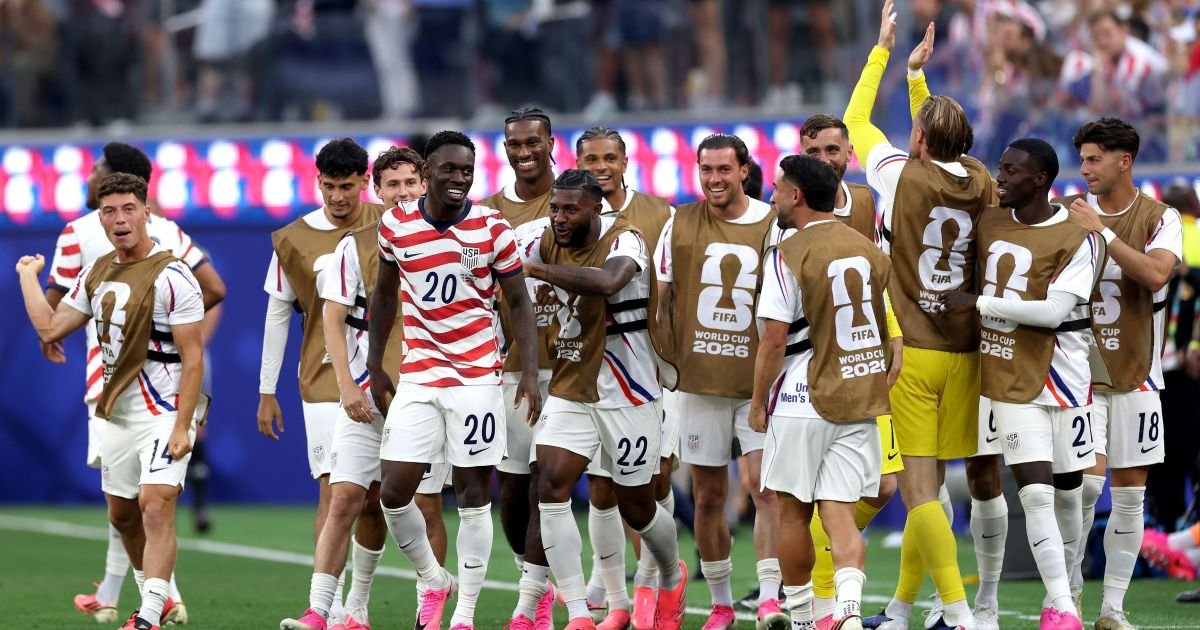 Com gols “brasileiros”, Estados Unidos goleia Paraguai em estreia na Copa Com gols “brasileiros”, Estados Unidos goleia Paraguai em estreia na Copa