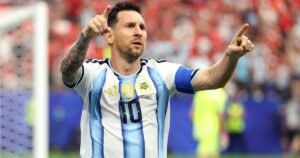 “Inigualável” e “ainda mais lendário”: jornais repercutem recorde de Messi