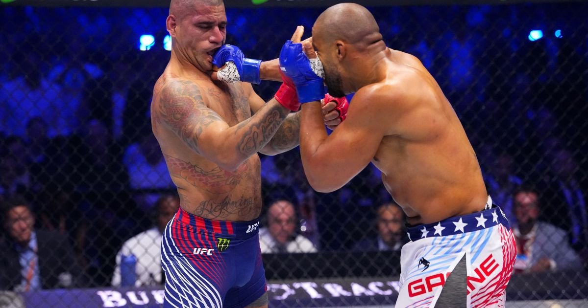 UFC: Poatan perde na estreia como peso-pesado e adia sonho do 3º cinturão UFC: Poatan perde na estreia como peso-pesado e adia sonho do 3º cinturão