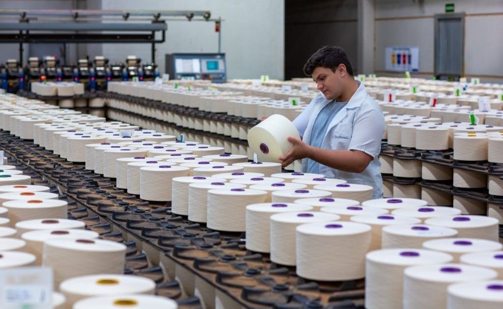 Setor produtivo faz manifesto e pressiona contra fim da taxa das blusinhas Setor produtivo faz manifesto e pressiona contra fim da taxa das blusinhas