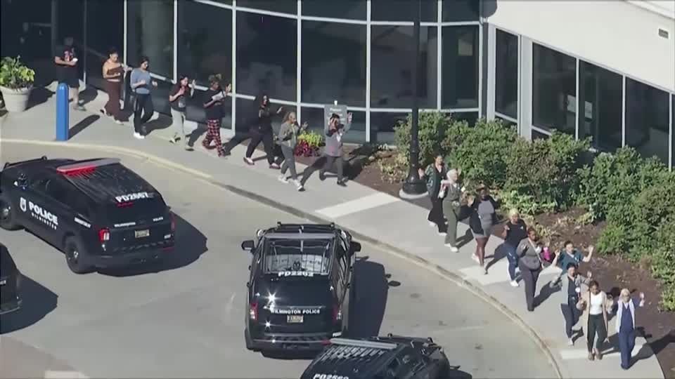 Suspeito é detido após ataque a tiros deixar um morto em hospital nos EUA Suspeito é detido após ataque a tiros deixar um morto em hospital nos EUA