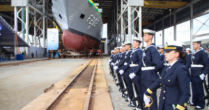 Brasil apresenta novo navio de guerra com a presença de Lula