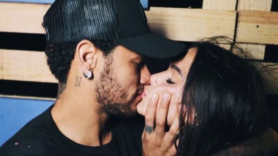 Bruna Marquezine recorda namoro com Neymar: “Muito difícil”