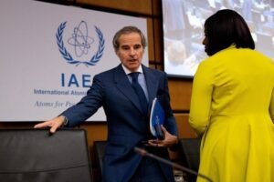 Chefe da agência nuclear da ONU se reúne com chanceler da Suíça