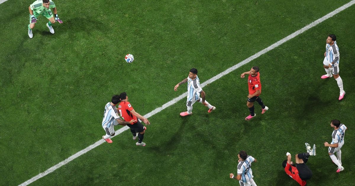 Egito aciona a Fifa e pede afastamento da arbitragem após queda na Copa