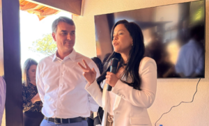 Aliada de Michelle e pivô de crise no clã Bolsonaro declara apoio a Flávio